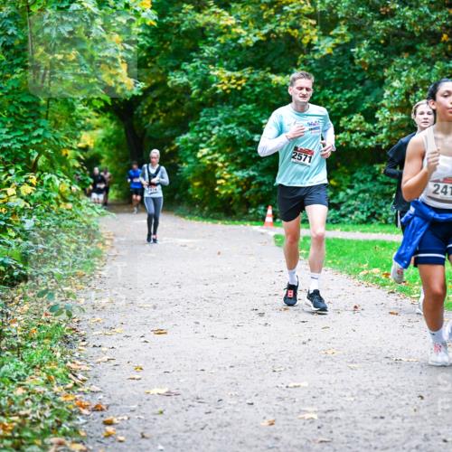 12.10.2025 - Bramfelder Halbmarathon 2025 Dr. Thomas Lammeyer http://msf.ph/oto/9357796 12.10.2025 11:02:09 Laufen 2571, 2410 meine-sportfotos.de