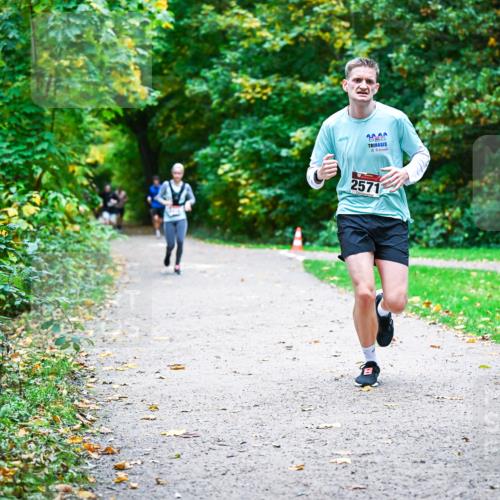 12.10.2025 - Bramfelder Halbmarathon 2025 Dr. Thomas Lammeyer http://msf.ph/oto/9357801 12.10.2025 11:02:09 Laufen 2571, 2410 meine-sportfotos.de