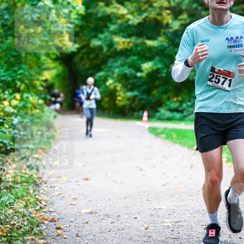 12.10.2025 - Bramfelder Halbmarathon 2025 Dr. Thomas Lammeyer http://msf.ph/oto/9357807 12.10.2025 11:02:10 Laufen 2571 meine-sportfotos.de