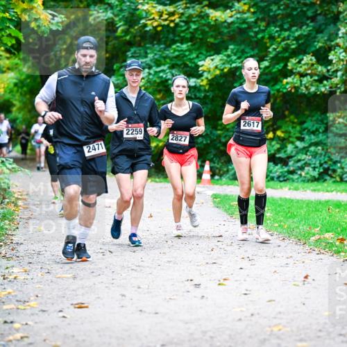 12.10.2025 - Bramfelder Halbmarathon 2025 Dr. Thomas Lammeyer http://msf.ph/oto/9357899 12.10.2025 11:02:33 Laufen 2259, 2471, 2827, 2617 meine-sportfotos.de
