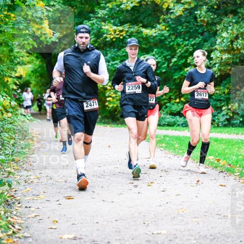 12.10.2025 - Bramfelder Halbmarathon 2025 Dr. Thomas Lammeyer http://msf.ph/oto/9357906 12.10.2025 11:02:34 Laufen 2471, 2259, 27, 2617 meine-sportfotos.de