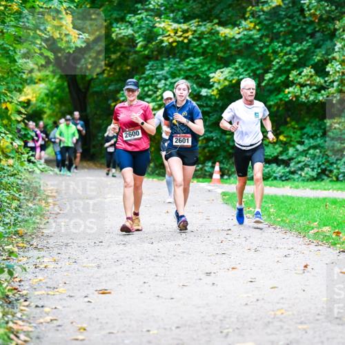 12.10.2025 - Bramfelder Halbmarathon 2025 Dr. Thomas Lammeyer http://msf.ph/oto/9357977 12.10.2025 11:02:50 Laufen 2600, 2601 meine-sportfotos.de