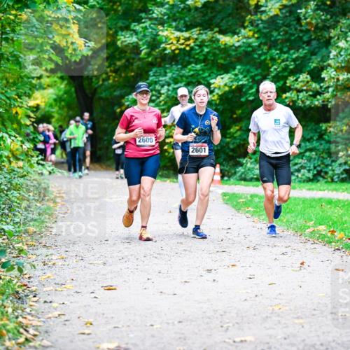 12.10.2025 - Bramfelder Halbmarathon 2025 Dr. Thomas Lammeyer http://msf.ph/oto/9357981 12.10.2025 11:02:50 Laufen 2600, 2601 meine-sportfotos.de