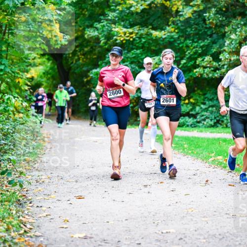 12.10.2025 - Bramfelder Halbmarathon 2025 Dr. Thomas Lammeyer http://msf.ph/oto/9357989 12.10.2025 11:02:51 Laufen 2600, 2887, 2601 meine-sportfotos.de