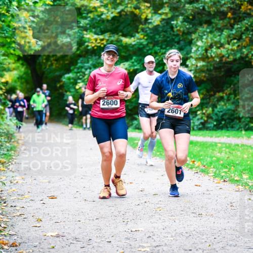 12.10.2025 - Bramfelder Halbmarathon 2025 Dr. Thomas Lammeyer http://msf.ph/oto/9357996 12.10.2025 11:02:52 Laufen 2600, 288, 2601 meine-sportfotos.de