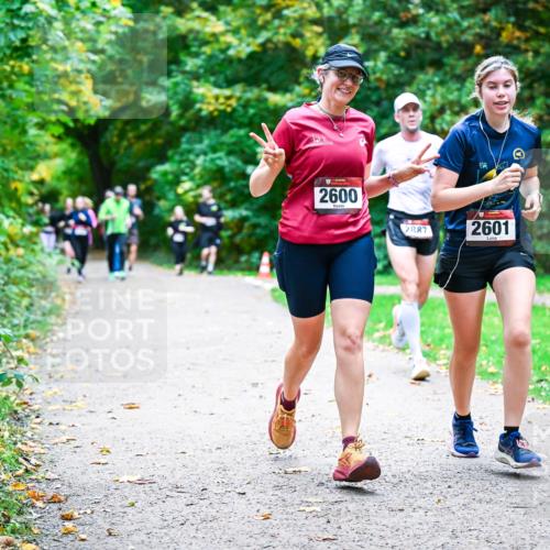 12.10.2025 - Bramfelder Halbmarathon 2025 Dr. Thomas Lammeyer http://msf.ph/oto/9358003 12.10.2025 11:02:53 Laufen 2600, 2887, 2601 meine-sportfotos.de