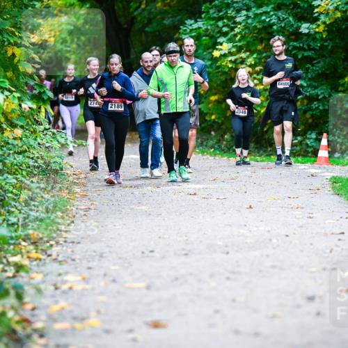 12.10.2025 - Bramfelder Halbmarathon 2025 Dr. Thomas Lammeyer http://msf.ph/oto/9358013 12.10.2025 11:02:55 Laufen 2815, 274, 2189, 2048 meine-sportfotos.de