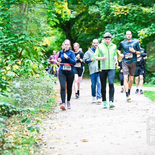 12.10.2025 - Bramfelder Halbmarathon 2025 Dr. Thomas Lammeyer http://msf.ph/oto/9358039 12.10.2025 11:02:59 Laufen 2189, 2743, 2727 meine-sportfotos.de