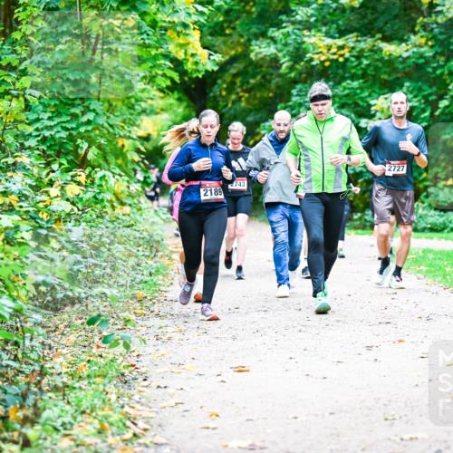 12.10.2025 - Bramfelder Halbmarathon 2025 Dr. Thomas Lammeyer http://msf.ph/oto/9358048 12.10.2025 11:03:00 Laufen 2189, 2743, 2727 meine-sportfotos.de