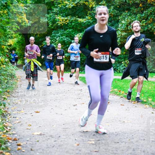 12.10.2025 - Bramfelder Halbmarathon 2025 Dr. Thomas Lammeyer http://msf.ph/oto/9358086 12.10.2025 11:03:08 Laufen 15, 2953, 2465, 2595, 2636 meine-sportfotos.de