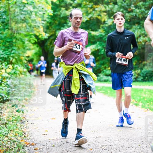 12.10.2025 - Bramfelder Halbmarathon 2025 Dr. Thomas Lammeyer http://msf.ph/oto/9358107 12.10.2025 11:03:12 Laufen 553, 2595, 246 meine-sportfotos.de