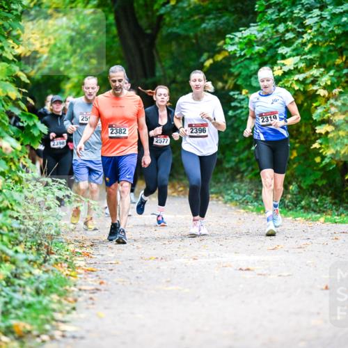 12.10.2025 - Bramfelder Halbmarathon 2025 Dr. Thomas Lammeyer http://msf.ph/oto/9358150 12.10.2025 11:03:23 Laufen 2398, 25, 2382, 2396, 2577, 2319 meine-sportfotos.de