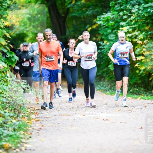 12.10.2025 - Bramfelder Halbmarathon 2025 Dr. Thomas Lammeyer http://msf.ph/oto/9358153 12.10.2025 11:03:24 Laufen 2382, 2398, 2577, 2396, 2319 meine-sportfotos.de