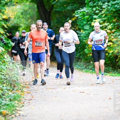 12.10.2025 - Bramfelder Halbmarathon 2025 Dr. Thomas Lammeyer http://msf.ph/oto/9358155 12.10.2025 11:03:24 Laufen 2382, 2396, 2319 meine-sportfotos.de