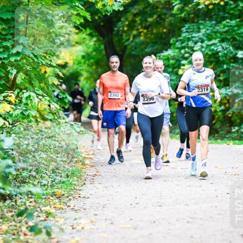 12.10.2025 - Bramfelder Halbmarathon 2025 Dr. Thomas Lammeyer http://msf.ph/oto/9358172 12.10.2025 11:03:27 Laufen 2382, 2396, 2319 meine-sportfotos.de