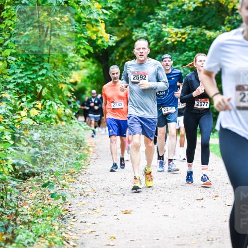 12.10.2025 - Bramfelder Halbmarathon 2025 Dr. Thomas Lammeyer http://msf.ph/oto/9358196 12.10.2025 11:03:32 Laufen 2382, 2592, 2206, 7321, 2577, 2396 meine-sportfotos.de