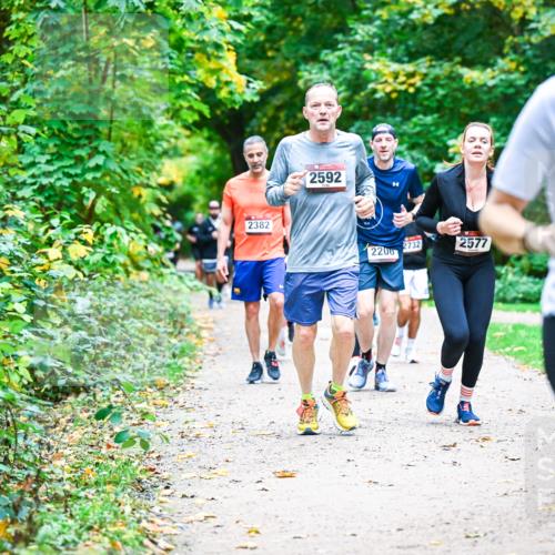 12.10.2025 - Bramfelder Halbmarathon 2025 Dr. Thomas Lammeyer http://msf.ph/oto/9358198 12.10.2025 11:03:33 Laufen 2382, 2592, 2206, 2732, 2577, 2396 meine-sportfotos.de