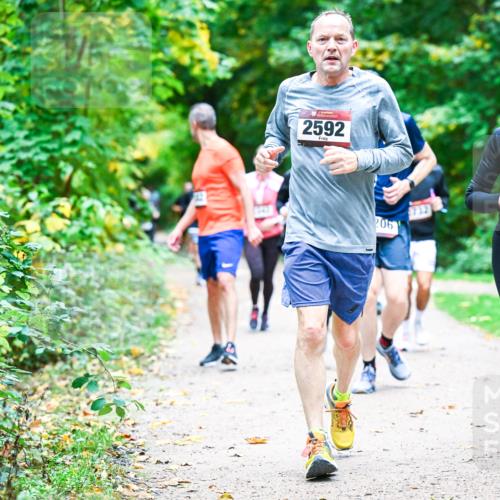 12.10.2025 - Bramfelder Halbmarathon 2025 Dr. Thomas Lammeyer http://msf.ph/oto/9358205 12.10.2025 11:03:34 Laufen 2592, 8, 206, 732, 2577 meine-sportfotos.de
