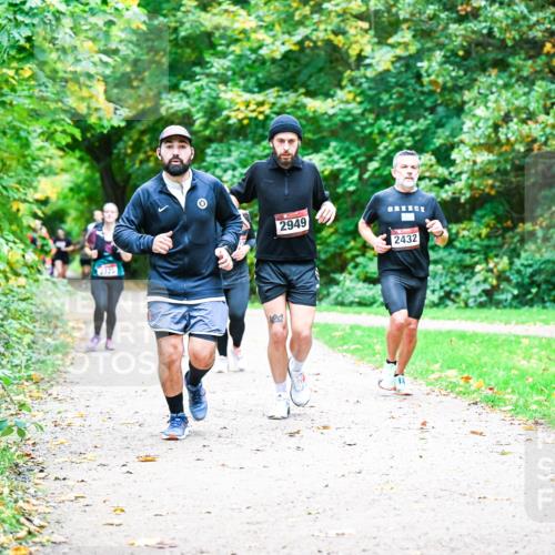 12.10.2025 - Bramfelder Halbmarathon 2025 Dr. Thomas Lammeyer http://msf.ph/oto/9358234 12.10.2025 11:03:42 Laufen 2725, 2949, 2432 meine-sportfotos.de