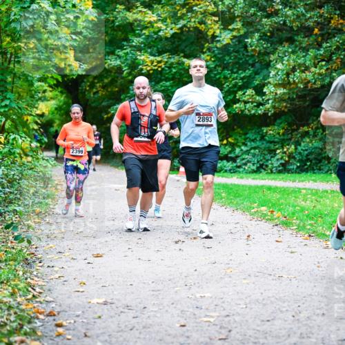 12.10.2025 - Bramfelder Halbmarathon 2025 Dr. Thomas Lammeyer http://msf.ph/oto/9358284 12.10.2025 11:03:55 Laufen 2399, 2893, 2942 meine-sportfotos.de