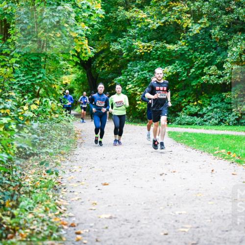 12.10.2025 - Bramfelder Halbmarathon 2025 Dr. Thomas Lammeyer http://msf.ph/oto/9358312 12.10.2025 11:04:01 Laufen 2656, 2421, 2343 meine-sportfotos.de