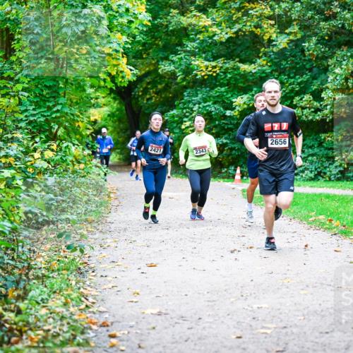 12.10.2025 - Bramfelder Halbmarathon 2025 Dr. Thomas Lammeyer http://msf.ph/oto/9358320 12.10.2025 11:04:02 Laufen 2421, 2343, 2656 meine-sportfotos.de