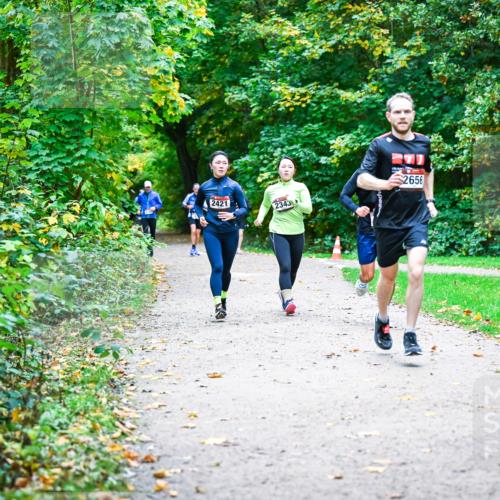 12.10.2025 - Bramfelder Halbmarathon 2025 Dr. Thomas Lammeyer http://msf.ph/oto/9358321 12.10.2025 11:04:03 Laufen 2421, 2343, 2656 meine-sportfotos.de