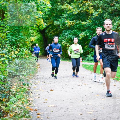 12.10.2025 - Bramfelder Halbmarathon 2025 Dr. Thomas Lammeyer http://msf.ph/oto/9358325 12.10.2025 11:04:03 Laufen 2421, 2343, 2656, 289 meine-sportfotos.de