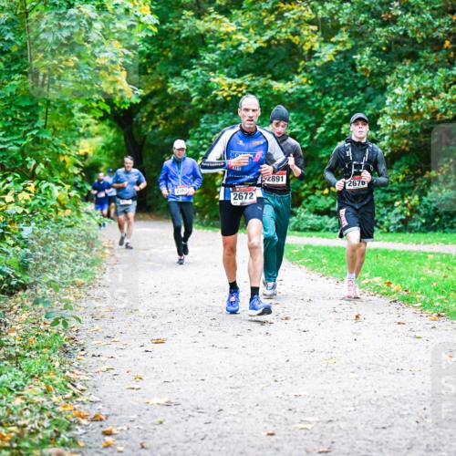 12.10.2025 - Bramfelder Halbmarathon 2025 Dr. Thomas Lammeyer http://msf.ph/oto/9358365 12.10.2025 11:04:10 Laufen 2363, 2672, 2891, 2676 meine-sportfotos.de