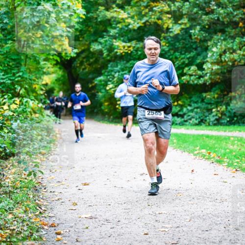 12.10.2025 - Bramfelder Halbmarathon 2025 Dr. Thomas Lammeyer http://msf.ph/oto/9358413 12.10.2025 11:04:17 Laufen 2585 meine-sportfotos.de