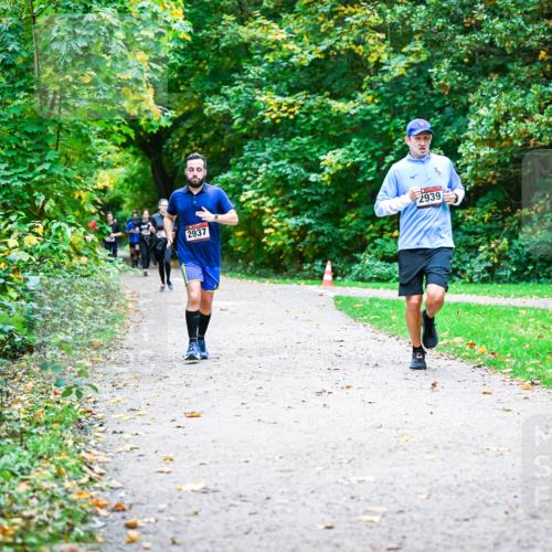 12.10.2025 - Bramfelder Halbmarathon 2025 Dr. Thomas Lammeyer http://msf.ph/oto/9358431 12.10.2025 11:04:20 Laufen 2937, 2939 meine-sportfotos.de