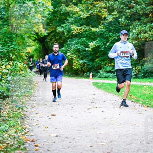 12.10.2025 - Bramfelder Halbmarathon 2025 Dr. Thomas Lammeyer http://msf.ph/oto/9358433 12.10.2025 11:04:20 Laufen 2937, 2939 meine-sportfotos.de