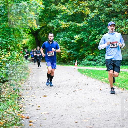 12.10.2025 - Bramfelder Halbmarathon 2025 Dr. Thomas Lammeyer http://msf.ph/oto/9358436 12.10.2025 11:04:21 Laufen 2937, 2939 meine-sportfotos.de