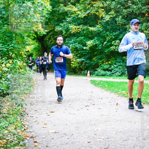 12.10.2025 - Bramfelder Halbmarathon 2025 Dr. Thomas Lammeyer http://msf.ph/oto/9358437 12.10.2025 11:04:21 Laufen 2937, 2939 meine-sportfotos.de