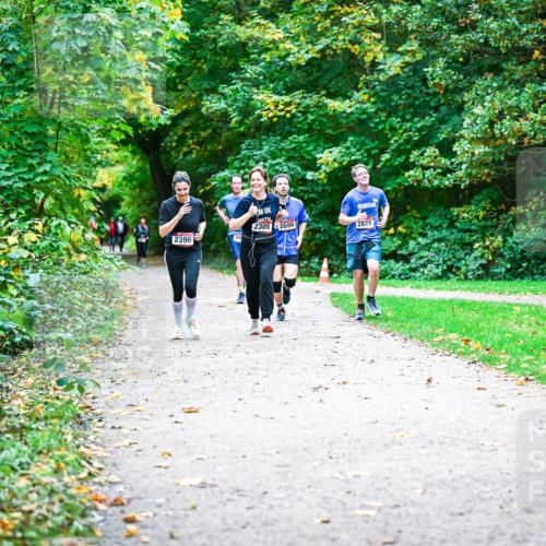 12.10.2025 - Bramfelder Halbmarathon 2025 Dr. Thomas Lammeyer http://msf.ph/oto/9358489 12.10.2025 11:04:30 Laufen 2390, 2305, 2699, 2828 meine-sportfotos.de