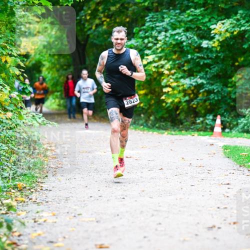 12.10.2025 - Bramfelder Halbmarathon 2025 Dr. Thomas Lammeyer http://msf.ph/oto/9358572 12.10.2025 11:04:53 Laufen 2823 meine-sportfotos.de