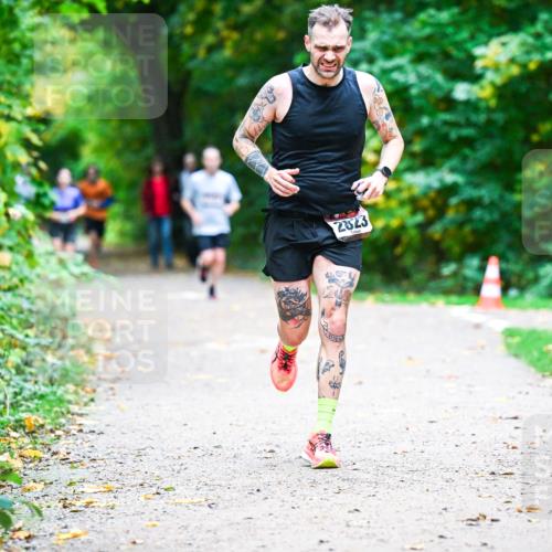 12.10.2025 - Bramfelder Halbmarathon 2025 Dr. Thomas Lammeyer http://msf.ph/oto/9358579 12.10.2025 11:04:54 Laufen 2823 meine-sportfotos.de
