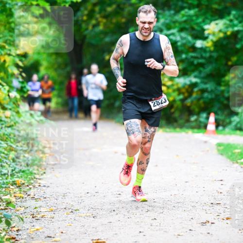 12.10.2025 - Bramfelder Halbmarathon 2025 Dr. Thomas Lammeyer http://msf.ph/oto/9358580 12.10.2025 11:04:54 Laufen 2823 meine-sportfotos.de
