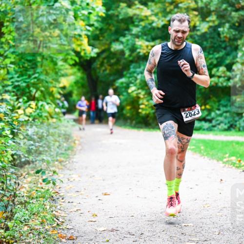 12.10.2025 - Bramfelder Halbmarathon 2025 Dr. Thomas Lammeyer http://msf.ph/oto/9358591 12.10.2025 11:04:55 Laufen 2823 meine-sportfotos.de