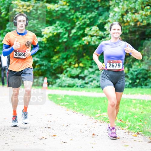 12.10.2025 - Bramfelder Halbmarathon 2025 Dr. Thomas Lammeyer http://msf.ph/oto/9358642 12.10.2025 11:05:06 Laufen 2684, 2679 meine-sportfotos.de