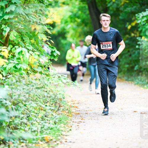 12.10.2025 - Bramfelder Halbmarathon 2025 Dr. Thomas Lammeyer http://msf.ph/oto/9358690 12.10.2025 11:05:19 Laufen 2934 meine-sportfotos.de