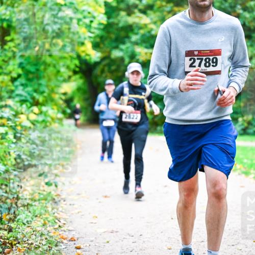 12.10.2025 - Bramfelder Halbmarathon 2025 Dr. Thomas Lammeyer http://msf.ph/oto/9358799 12.10.2025 11:05:37 Laufen 2822, 34, 2789 meine-sportfotos.de