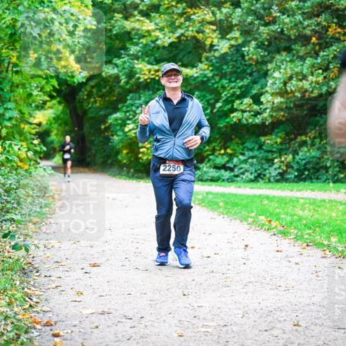 12.10.2025 - Bramfelder Halbmarathon 2025 Dr. Thomas Lammeyer http://msf.ph/oto/9358813 12.10.2025 11:05:40 Laufen 2250 meine-sportfotos.de
