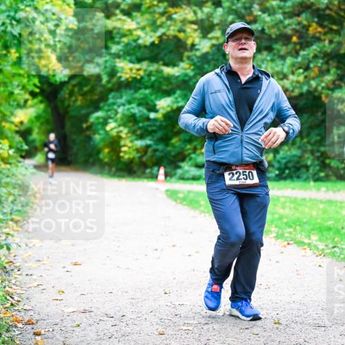 12.10.2025 - Bramfelder Halbmarathon 2025 Dr. Thomas Lammeyer http://msf.ph/oto/9358821 12.10.2025 11:05:41 Laufen 2250 meine-sportfotos.de