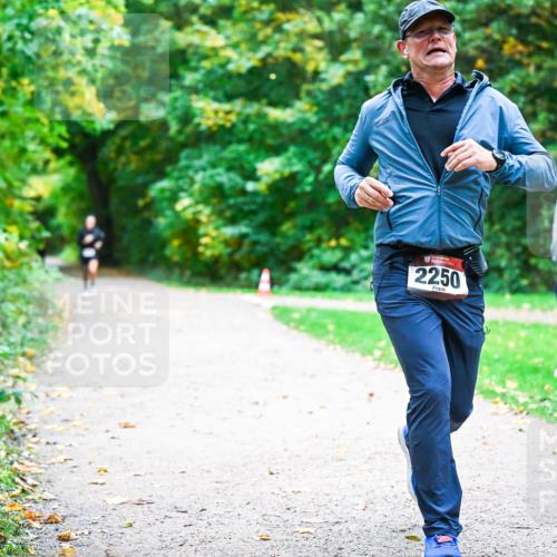12.10.2025 - Bramfelder Halbmarathon 2025 Dr. Thomas Lammeyer http://msf.ph/oto/9358823 12.10.2025 11:05:41 Laufen 2250 meine-sportfotos.de