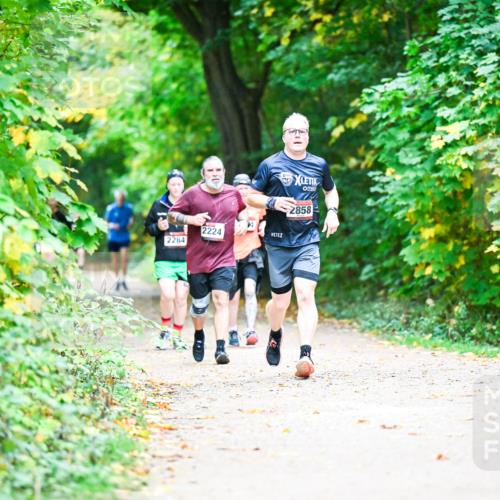 12.10.2025 - Bramfelder Halbmarathon 2025 Dr. Thomas Lammeyer http://msf.ph/oto/9359063 12.10.2025 11:06:38 Laufen 2284, 2224, 2858 meine-sportfotos.de