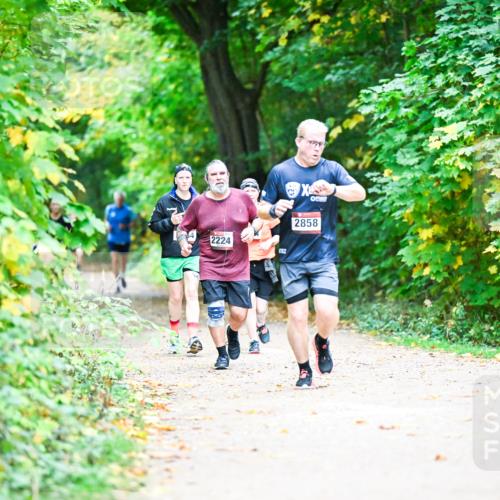 12.10.2025 - Bramfelder Halbmarathon 2025 Dr. Thomas Lammeyer http://msf.ph/oto/9359065 12.10.2025 11:06:38 Laufen 2224, 2858 meine-sportfotos.de