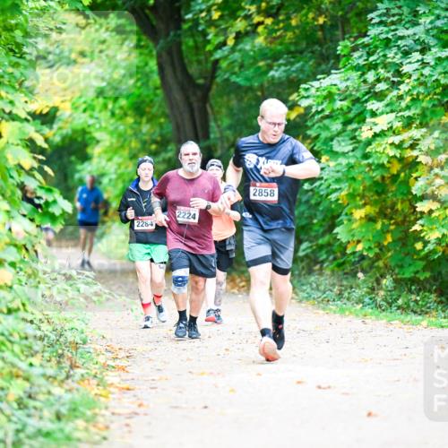 12.10.2025 - Bramfelder Halbmarathon 2025 Dr. Thomas Lammeyer http://msf.ph/oto/9359069 12.10.2025 11:06:39 Laufen 2284, 2224, 2858 meine-sportfotos.de