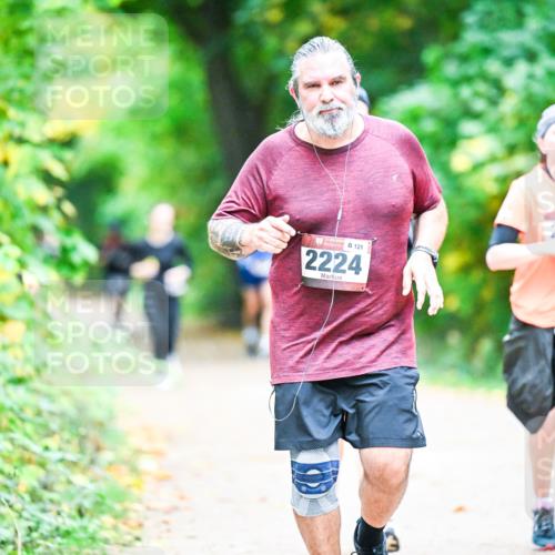 12.10.2025 - Bramfelder Halbmarathon 2025 Dr. Thomas Lammeyer http://msf.ph/oto/9359079 12.10.2025 11:06:47 Laufen 121, 2224, 2364 meine-sportfotos.de