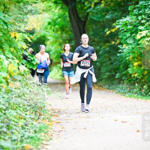 12.10.2025 - Bramfelder Halbmarathon 2025 Dr. Thomas Lammeyer http://msf.ph/oto/9359136 12.10.2025 11:07:05 Laufen 2643, 2915, 2373 meine-sportfotos.de